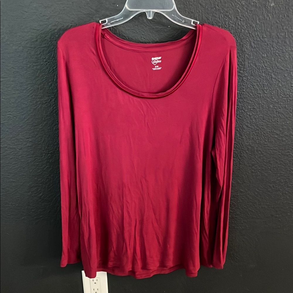 Women’s Avenue Red Long Sleeve Blouse with Elegant Design